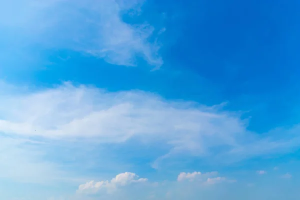 Білі Хмари Блакитне Небо Після Дощу Щоб Освіжити Око — стокове фото