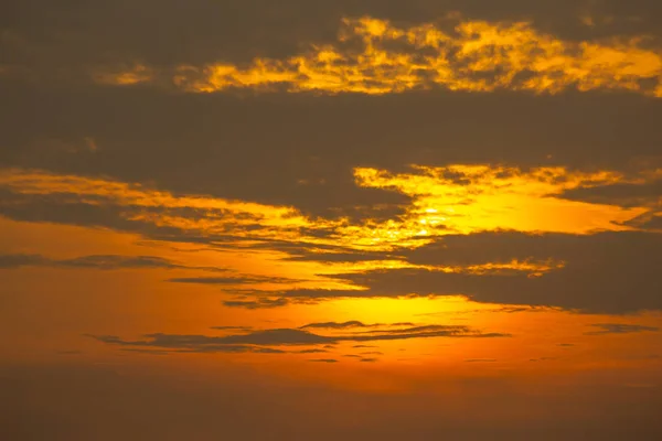 Einem Sonnigen Tag Schwebt Der Himmel Himmel — Stockfoto