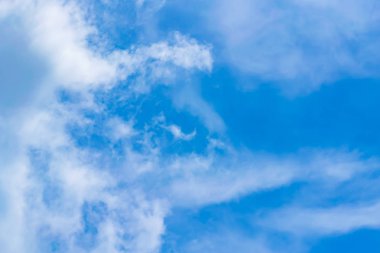 Bit bayttır altın bir bulut içinde belgili tanımlık bulut.