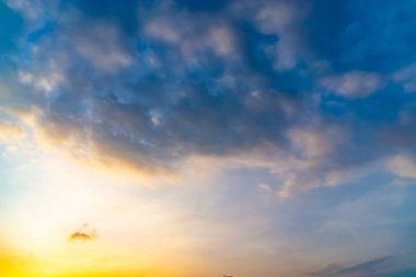 Zaman içinde değişim bulutların arasından arıyorsunuz.