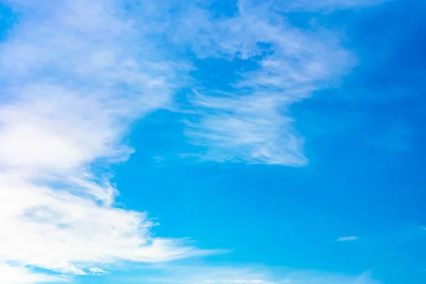 องฟ เมฆส ขาวในฤด กาลต างๆ — ภาพถ่ายสต็อก