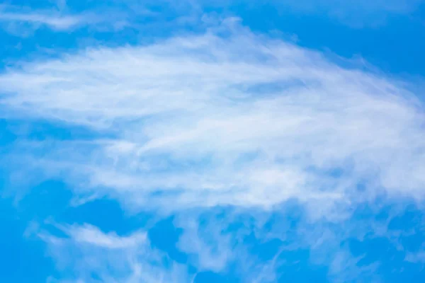 四季折々 の空で抽象的な雲 — ストック写真