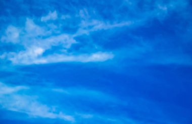  Güzel güneş gökyüzünde.