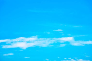  Güzel güneş gökyüzünde.