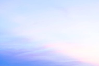 Gökyüzü görmek gün renkleri dolu ki, bu bir mucize..