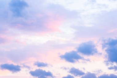 Renkli gökyüzü gördüğüm günü.