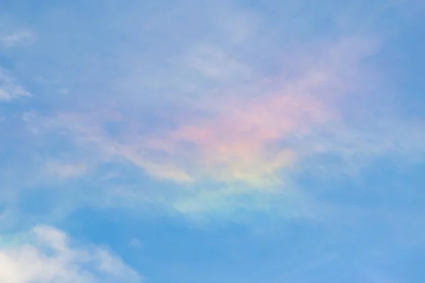 空気雲が青い空にカラフルな抽象的な — ストック写真