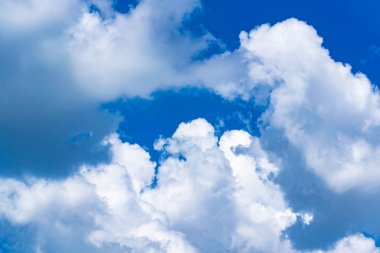 Bit bayttır altın bir bulut içinde belgili tanımlık bulut.