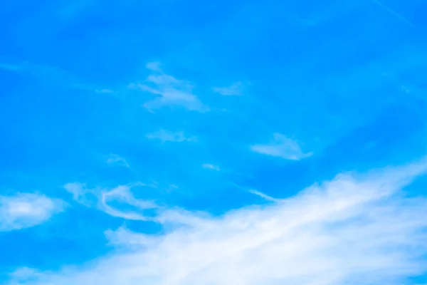 Céu Está Coberto Nuvens Brancas Pleno Céu — Fotografia de Stock