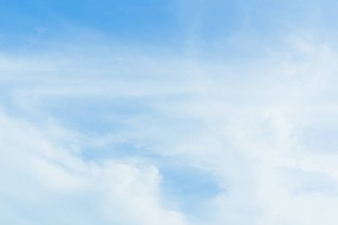 Her gün gökyüzüne bakarak asla her vuruş şeklinin bir tekrarını değildir.