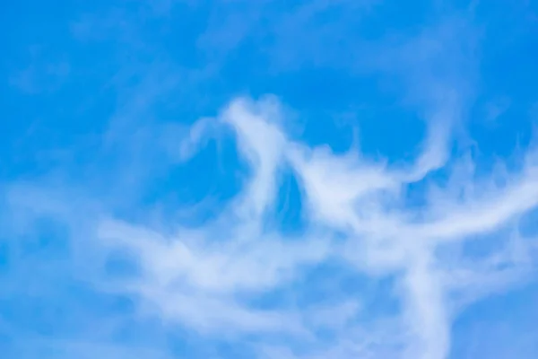 Bulutlar Şekil Hareketi Değiştirecek Şekilde Şekillenir — Stok fotoğraf