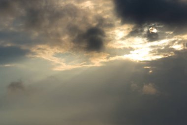 Gökyüzü akşam güneş ışığı sıcak bölge için arka plan tasarım ve bir