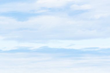 Mavi Gökyüzü bulutlu gün açıktı ve hava iyiydi 