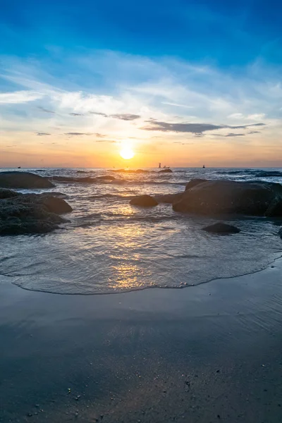 Hua Hin sahilinde sabah ışığı... — Stok fotoğraf