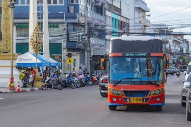 Hua Hin-Tayland 31 Ağustos 2020: Hua Hin Pranburi otobüs durağı Hua Hin Saat Kulesi, Tayland