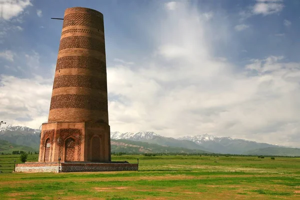 Burana Kulesi Chuy vadisinde Kuzey ülkenin başkenti Bişkek,