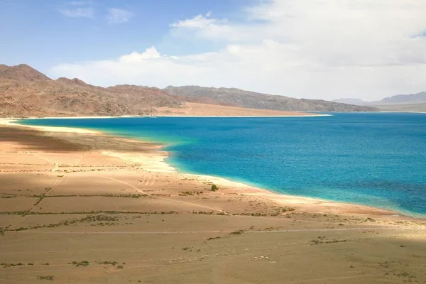 Orto-Tokoy Su Rezervuarı Kochkor ve Naryn City, Kırgızistan yolunda.