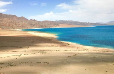 Orto-Tokoy Su Rezervuarı Kochkor ve Naryn City, Kırgızistan yolunda.