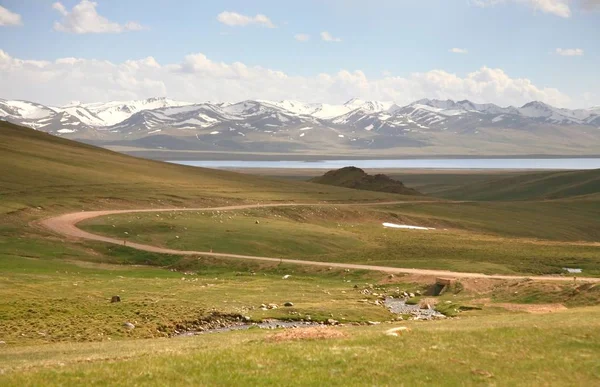 キルギスの天山山脈のナルインにビシュケクから美しい景観 — ストック写真