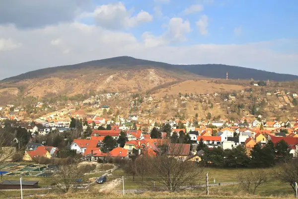 A vista panorâmica do castelo de Devin em Bratislava, a capital da Eslováquia — Fotografia de Stock