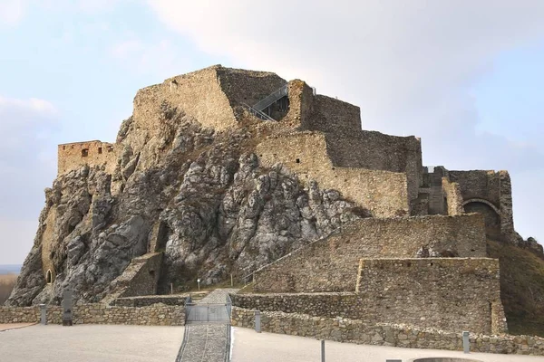 Hrad Devin v Bratislavě, hlavní město Slovenska — Stock fotografie