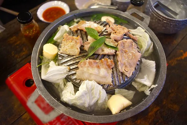 Carne Porco Sobre Carvão Vegetal Para Grelhar — Fotografia de Stock