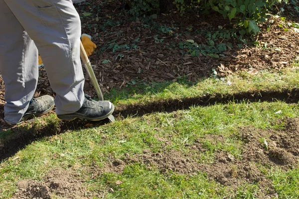 Maken Van Rand Van Het Gazon Tuin — Stockfoto