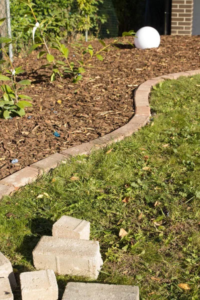 Lawn Edge Garden — Stock Photo, Image