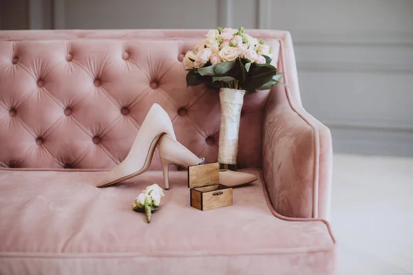 Bridal Bouquet Wedding Shoes Wedding Rings Vintage Sofa — Stock Photo, Image