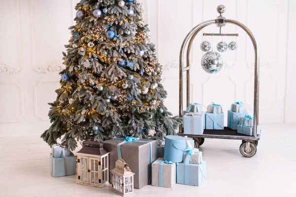 Interior Del Salón Navidad Con Gran Árbol Navidad — Foto de Stock