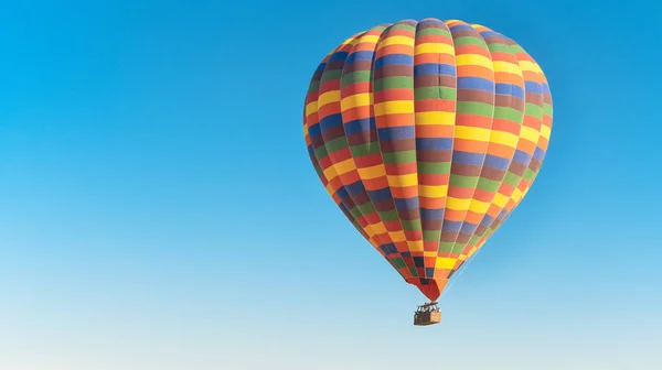 Ballon Multicolore Volant Dans Ciel Cappadoce Turquie — Photo