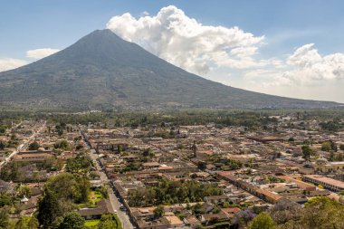 Antigua, Guatemala Volcan de Agua Orta Amerika'da ile kenti