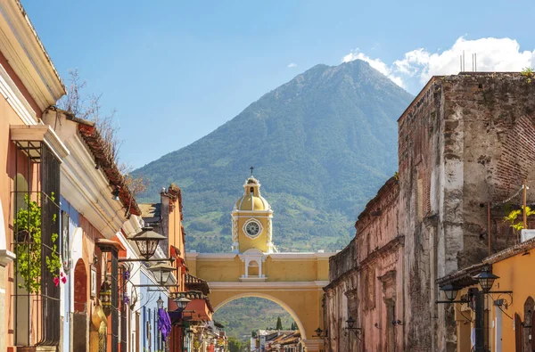 Αντίγκουα Γουατεμάλα Κλασικό Αποικιακή Πόλη Διάσημη Arco Santa Catalina Και — Φωτογραφία Αρχείου