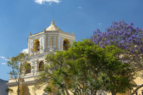 Желтая Барочная Церковь Лесия Мерсед Антигуа Гуатемала Центральная Америка — стоковое фото