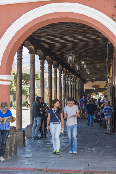 Антигуа Гватемала Февраля 2018 Года Неизвестные Люди Идут Улицам Популярного — стоковое фото