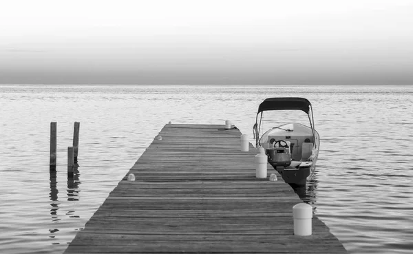 Boat And Jetty At Sunrise Black and White — Stock Photo, Image