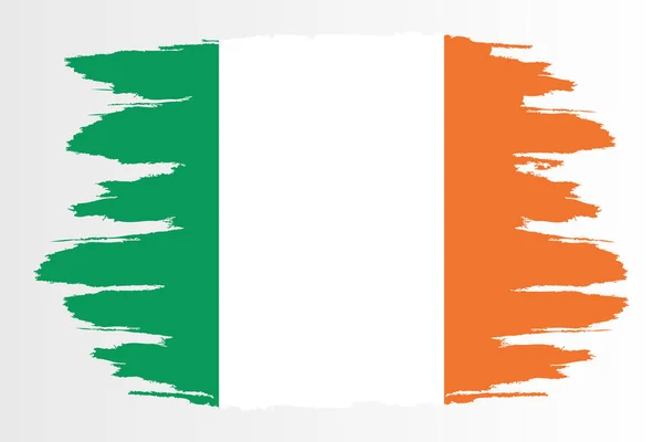 Flaga Irlandii. Brush namalował flagę Irlandii. Ręcznie rysowany styl ilustracji z grunge efekt i akwarela. Flaga Irlandii z teksturą grunge. Ilustracja wektora. — Wektor stockowy