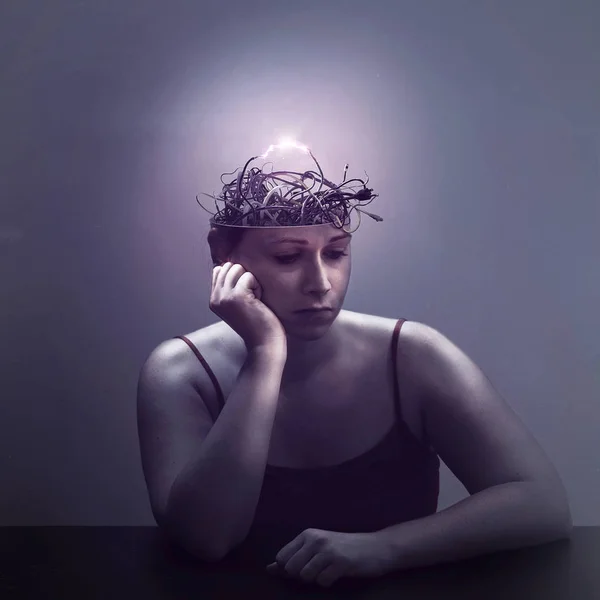 Een Vrouw Verloren Gedachte Als Haar Geest Gevuld Met Elektrische — Stockfoto