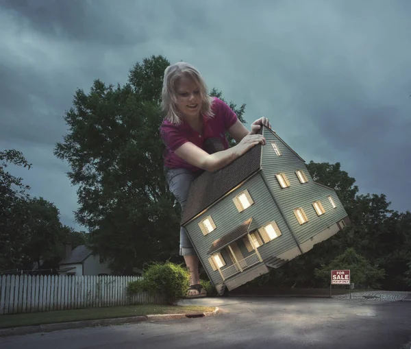 Large Woman Picks House Roof — Stock Photo, Image