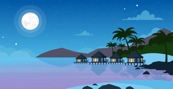 Ilustração vetorial da bela praia de mar noturno com hotel. Pequenas moradias à beira-mar à noite com lua e estrelas no céu. Verão paisagem, conceito de férias em estilo plano . —  Vetores de Stock