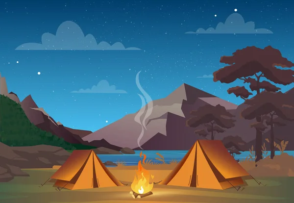 Ilustración vectorial de acampar en la noche con hermosa vista de las montañas. Hora de acampar familiar. Tienda, fuego, bosque y montañas rocosas fondo, cielo nocturno con nubes . — Vector de stock