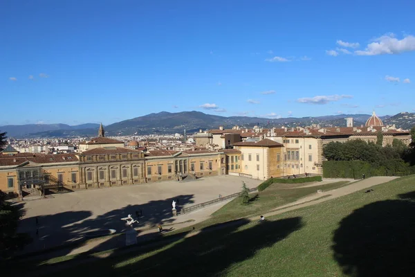 Tepeden izlediğinde