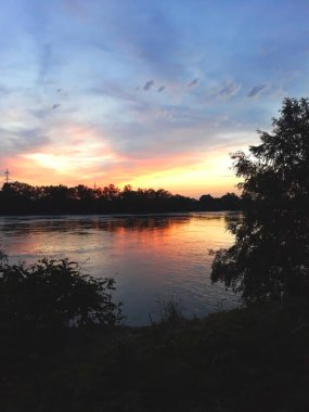 Nehir kenarındaki en büyük gün batımı