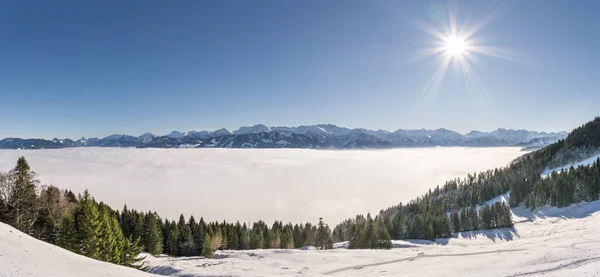 Fantastic panoramic view of snow mountains with blue Sky and Sun. Great panorama to Mountain Range above inversion valley fog layer. Ofterschwanger Horn, Alps, Allgau, Bavaria, Germany. — Stock Photo, Image