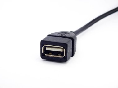 Beyaz arka planda USB tel adaptörü
