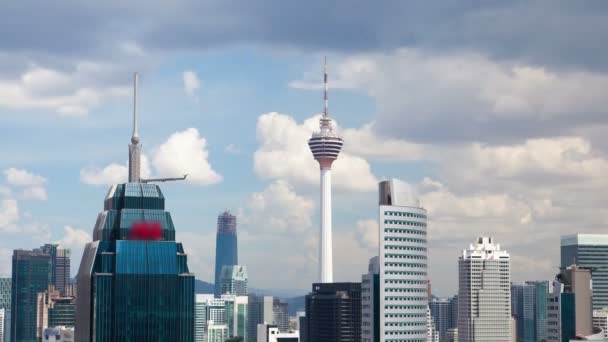 Timelapse di Kuala Lumpur skyline città con torre Menara — Video Stock