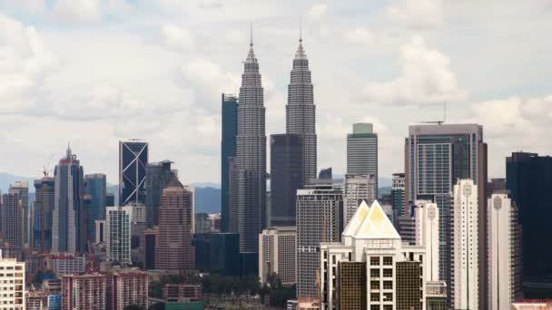 Zeitraffer: Tag der Luftaufnahme mit Blick auf die Skyline von Kuala Lumpur — Stockvideo