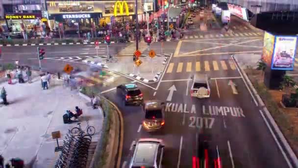 Уповільнена Куала-Лумпур пішохідна вулиця. Пан вгору — стокове відео