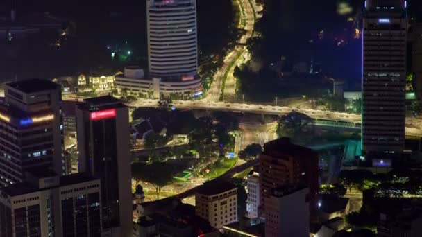 Time-lapse natt stadens silhuett med trafik Kuala Lumpur. panorera upp — Stockvideo