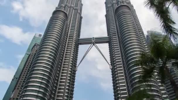 Petronas Twin Towers hyperlapse Kuala Lumpur.平底锅 — 图库视频影像